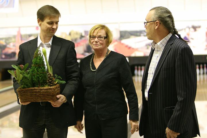 IMG_4415.jpg - Seppo Kämäräinen ja Kari Vanhala muistivat Ulpu Kaikkoa.